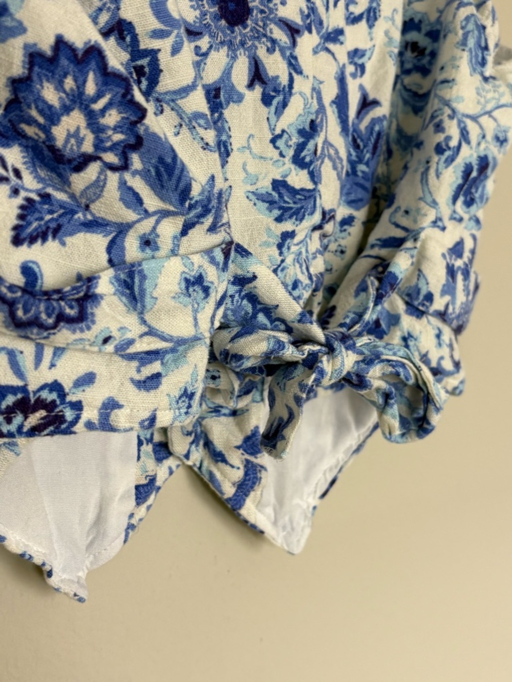 TALULAH Blue and White Floral Button-Front Vest - Picture 4 of 8